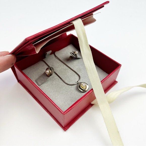 RED ENVELOPE sterling Silver and Pearl Petal Necklace and Earrings Set - Picture 2 of 14